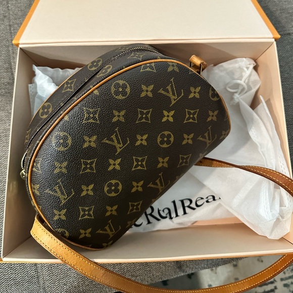 Louis Vuitton Handbags - Louis Vuitton Vintage Monogram Blois Bag